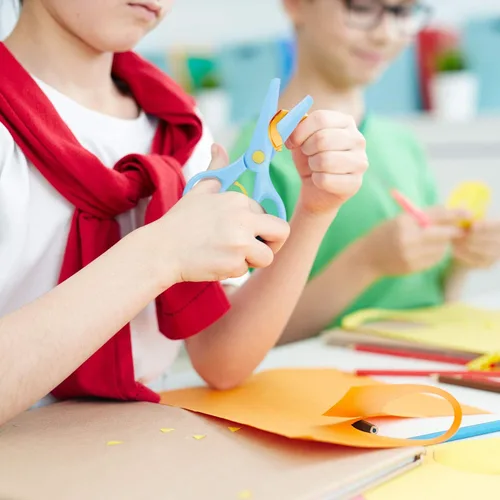 Miniatura 4 de Leinuosen Paquete de 15 tijeras de entrenamiento preescolar, tijeras de seguridad de plástico para niños pequeños, tijeras de manualidades