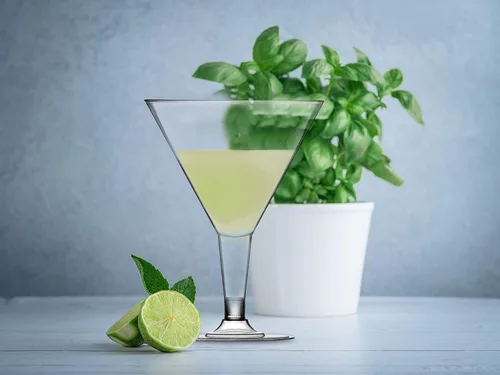 Miniatura 7 de DecorRack 24 vasos de Martini, 7 onzas, sin BPA, vaso de plástico en forma de V, perfecto para fiestas al aire libre, bodas, anfitriones, apilables