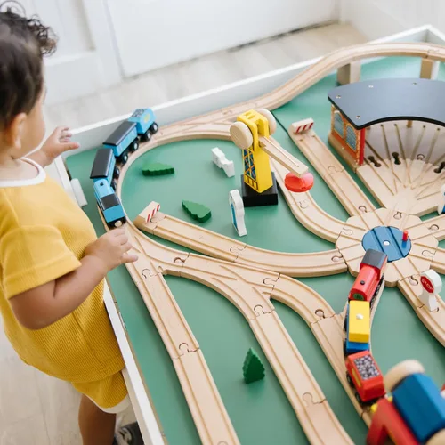 Miniatura 2 de Melissa & Doug Juego de ferrocarril de madera, 130 piezas