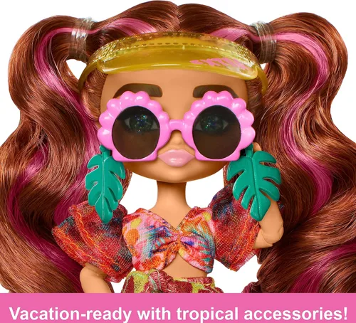 Miniatura 4 de Muñeca de viaje Barbie Extra Fly Minis, look de playa con coletas rosa con rayas en traje de baño, pareo y accesorios