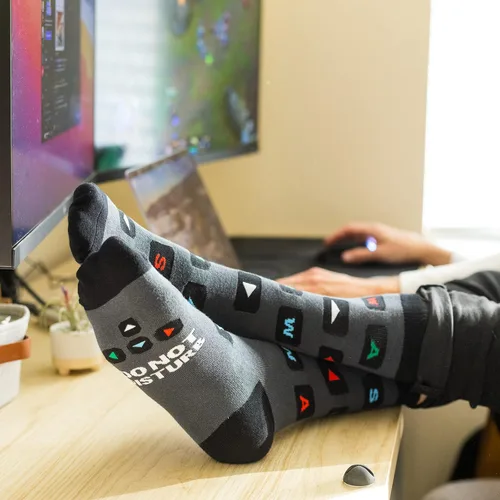 Miniatura 9 de Calcetines de videojuegos Do Not Disturb I'm Gaming, regalos divertidos para jugadores para hombres y mujeres, No moleste, soy PC Gaming
