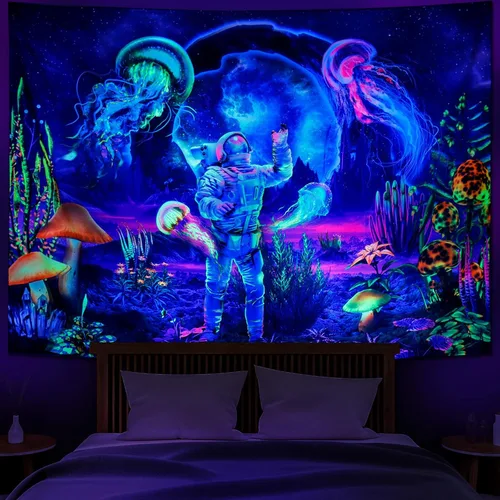 Heopapin Tapiz de astronauta con luz negra, medusas, hongos, plantas fantásticas reactivas a los rayos UV, tapetes de pared de neón, galaxia, Medusa