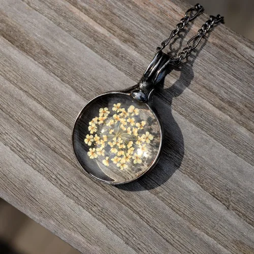 Miniatura 7 de Queen Anne's - Collar de encaje con colgante de flor prensada real en cristal hecho a mano, joyería de flores silvestres, collares de encaje