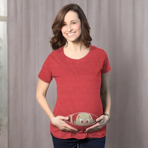 Miniatura 18 de Remera para futura mamá, con diseño simpático de bebé asomándose. Remera simpática para futura mamá.