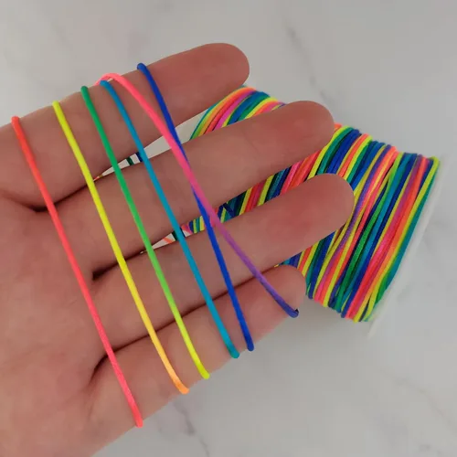 Miniatura 2 de Cuerda de nailon arcoíris de 328 pies para trenzas de cabello, trenzas de 0.059 pulgadas, hilo de satén para abalorios, pulseras, collares, joyería