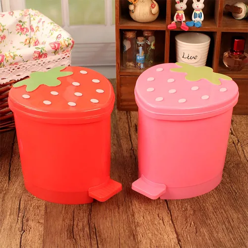 Miniatura 6 de Bote de Basura de Fresa, Bote de Basura de Plástico Lindo de 1 Galón para Escritorio Kawaii Pequeño Bote de Basura de Fresa para Dormitorio con 2
