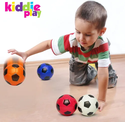 Miniatura 3 de Kiddie Play Juego de 4 pelotas para niños pequeños Pelota de fútbol suave de 4 pulgadas para niños