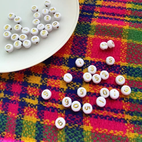 Miniatura 5 de Amaney 500pcs cuentas de números dorados 0.276x0.157 in cuentas de números mixtos acrílico forma redonda cuentas sueltas