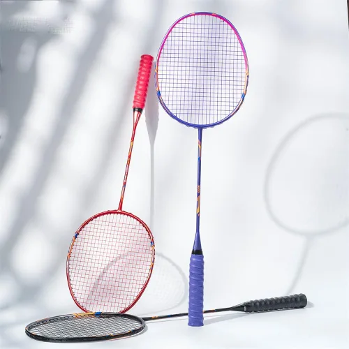 Raqueta de bádminton de fibra de carbono 10U GJ 1.83 oz ultra ligera máxima 38 libras profesional principiante