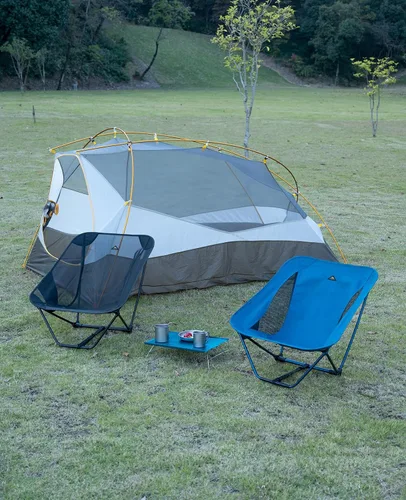 Miniatura 8 de iClimb Silla plegable de camping compacta ultraligera baja con bolsillo lateral y bolsa de transporte (malla negra)