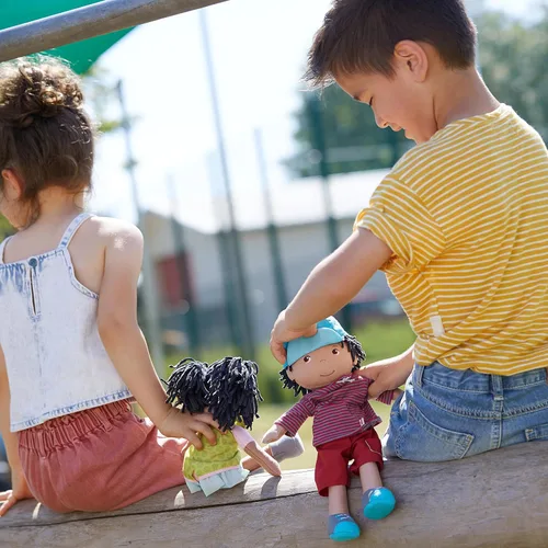 Miniatura 7 de HABA Cari - Muñeca de bebé negra de 12 pulgadas con coletas negras, cara bordada, vestido verde extraíble, lavable a máquina, muñeca de bebé suave