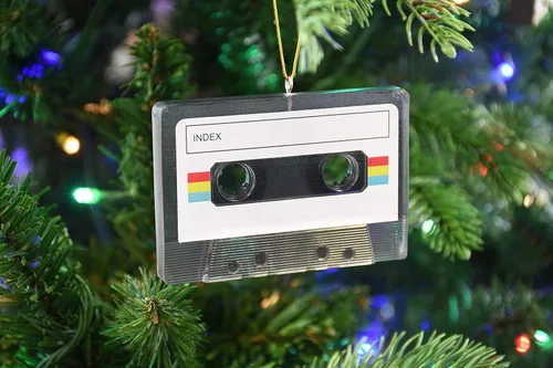 Miniatura 3 de Tree Buddees Cinta de casete retro adornos únicos de Navidad - Personalizable