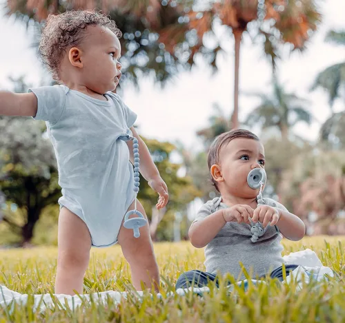 Miniatura 5 de Comfy Cubs Chupetes para bebé, paquete de 4 para 0 a 6 meses, forma de pezón suave similar al pecho, chupete de silicona compatible con CPSIA