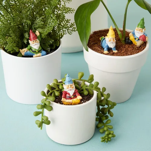 Miniatura 5 de Juvale - Juego de 4 mini gnomos de jardín, estatua al aire libre en posturas divertidas para regalos de yoga, decoración de macetas (2 pulgadas)