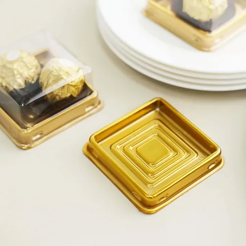 Miniatura 9 de Efavormart - Paquete de 50 recipientes de plástico para cupcakes de 3 pulgadas, color dorado y transparente, cajas cuadradas para fiestas, soporte