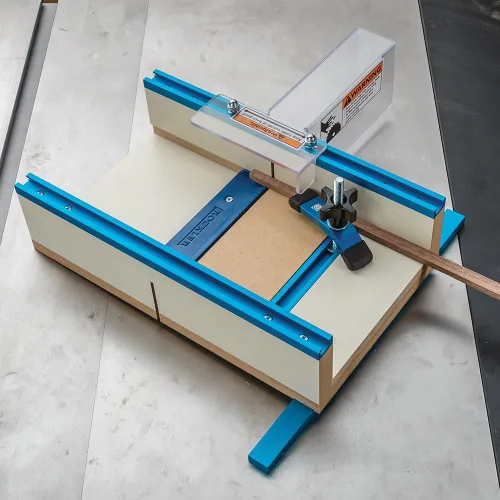 Miniatura 3 de Rockler Trineo de Corte Transversal para Piezas Pequeñas - Kit de Trineo para Sierra de Mesa Incluye Protector de Hoja, Tope de Riel de Inglete
