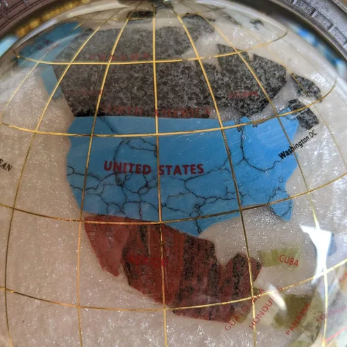 Miniatura 5 de Unique Art - Globo de mundo con forma de remolino de perlas puras de 10 x 6 pulgadas con trípode plateado