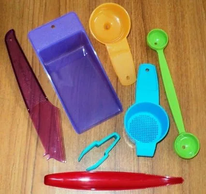 7 nuevos gadgets Tupperware ~ Cortador de fresas, colador y embudo de mano, cuchara plana, cuchillo de queso, melón Baller, descorazonador de lechuga