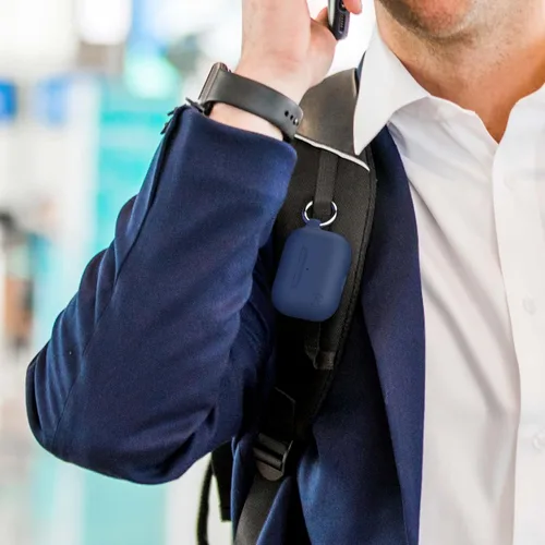Miniatura 5 de Speck Funda AirPods Pro para Apple AirPods Pro de 1ª generación y AirPods Pro de 2ª generación, revestimiento suave al tacto duradero con accesorio