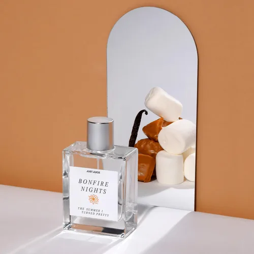 Miniatura 4 de Just Juice - Las noches de hoguera de The Summer I Turned Pretty - Perfume de especias cálidas y vainilla tostada para mujeres y hombres - 0.3 oz