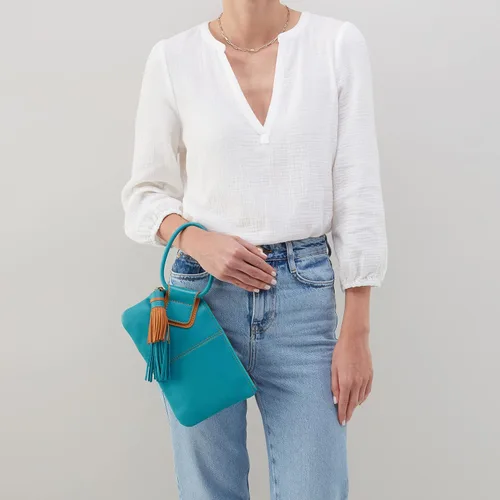 Miniatura 2 de HOBO Sable - Bolsa de muñeca para mujer, construcción de cuero pulido con correa de muñeca circular, bolsa práctica y compacta