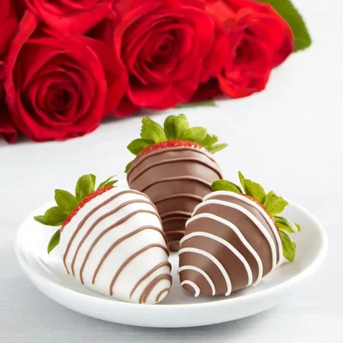 Miniatura 2 de Shari's Berries Juego de regalo de 12 rosas rojas clásicas y 6 fresas cubiertas de chocolate Caja de regalo de chocolate y flores frescas