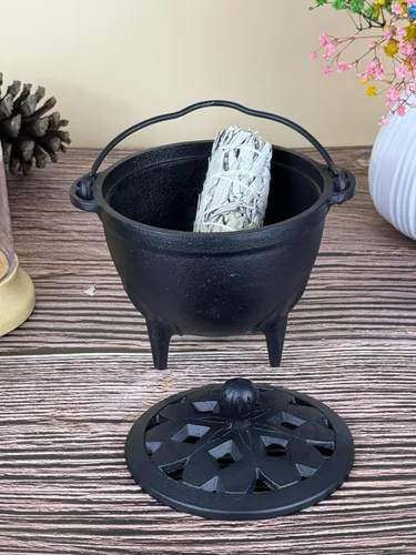 Miniatura 5 de YIMIFLA Quemador de incienso caldero de hierro fundido con tapa Witchcraft de 4.9 pulgadas, perfecto para quemar carbón, resina de incienso, manchas