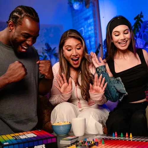 Miniatura 11 de HUES and CUES Juego de adivinanzas de colores vibrantes, perfecto para la noche de juegos en familia Conecta pistas y colores 480 cuadrados