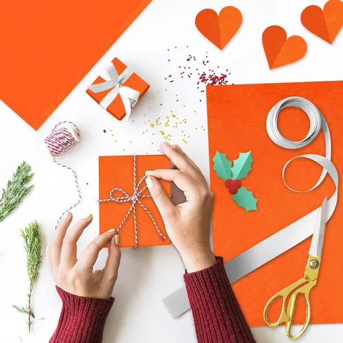 Miniatura 7 de NEBURORA Papel de seda naranja para bolsas de regalo, 60 hojas de color naranja brillante, papel de embalaje de 14 x 20 pulgadas para envoltura