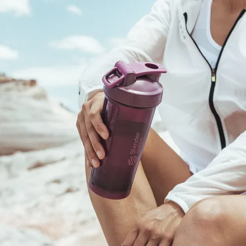 Miniatura 6 de BlenderBottle Classic V2 Botella mezcladora perfecta para batidos de proteínas y preentrenamiento, 28 onzas, color ciruela