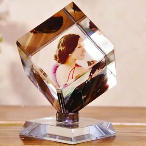 Miniatura 2 de Marco de fotos personalizado en cubo de cristal giratorio 3D, marco de fotos giratorio de 3 fotos, marco de cristal personalizado para recuerdos