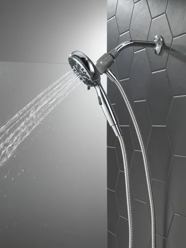 Miniatura 8 de Delta Faucet 6-Spray SureDock - Cabezal de ducha magnético con rociador de mano, cabezal de ducha cromado con manguera, cabezales de ducha y duchas