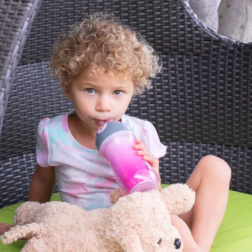 Miniatura 2 de Chicco Taza con tapa abatible y popote de 9oz Taza para niños pequeños con aislamiento y popote de silicona suave Válvula sin derrames Fácil