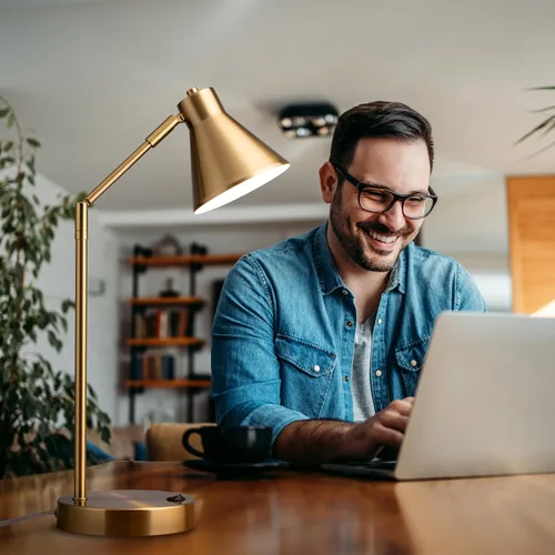 Miniatura 5 de O'Bright Astrum - Lámpara de escritorio LED con puertos de carga USB duales, 100% metálica, brazos giratorios de 270 grados, luz blanca suave Latón