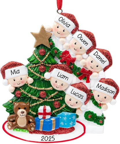 Miniatura 10 de Adorno de Navidad personalizado para parejas que se asoman 2026 Nuestro primer recuerdo de Navidad juntos - Regalo de amor para citas Familia
