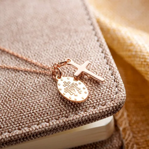 Miniatura 4 de AllenCOCO Collar de oro para mujer y niña plisado delicado y simple collar de gargantilla con dije de círculo entrelazado cruz de Virgen María No es