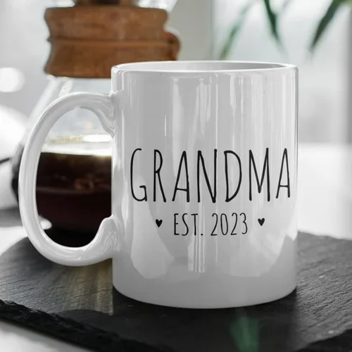 Miniatura 2 de Taza con texto en inglés "Grandma Est 2023", diseño promocionado para abuelas, con anuncio de embarazo, 11 onzas, cerámica, color blanco