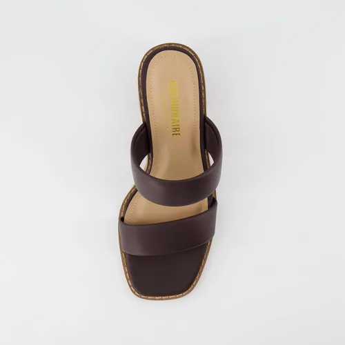 Miniatura 6 de CUSHIONAIRE Sandalia Clever de tacón de bloque de dos bandas para mujer + espuma viscoelástica, anchos disponibles