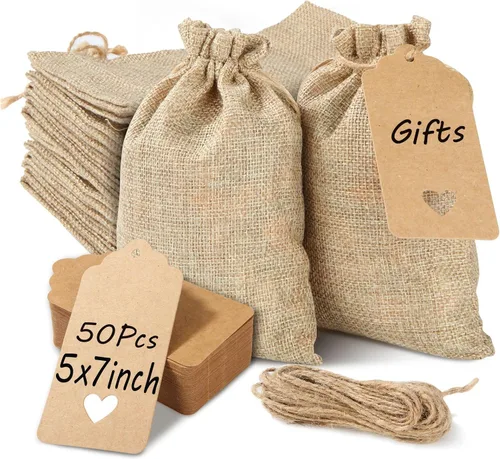 Acrux7 50 bolsas de regalo de arpillera de 5 x 7 pulgadas, pequeños sacos de arpillera con cordones, etiquetas y cuerda, pequeñas bolsas de regalo