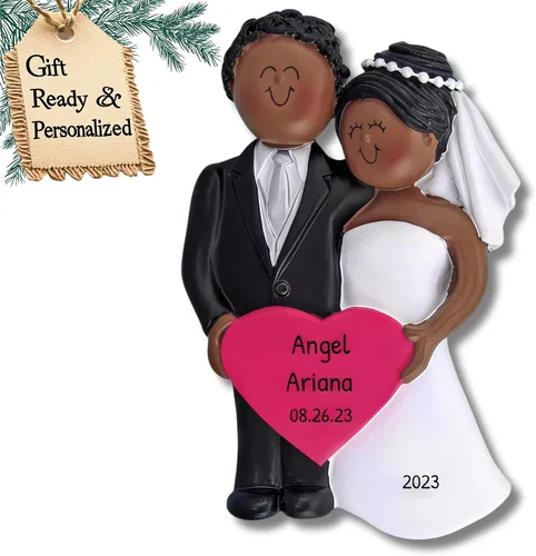 Miniatura 6 de Adorno personalizado de casado de nuestra primera Navidad 2025 Nombre y año personalizados Recuerdo de boda rubia de novia y novio morena Boda