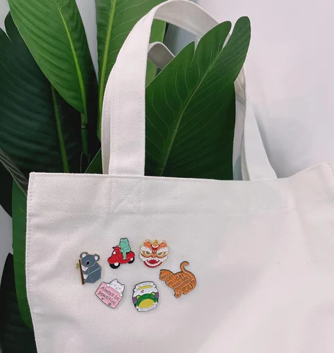 Miniatura 5 de Juego de 204050 pines de mochila esmaltados, divertidos pines esmaltados a granel, broches estéticos, alfileres de solapa, anime para mochilas