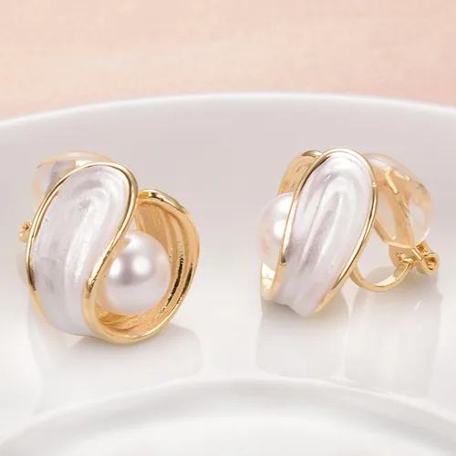 Miniatura 10 de Yoursfs Aretes de clip de perlas blancas grandes para mujer, chapados en oro de 18 quilates, hipoalergénicos, sin perforaciones, joyería brillante