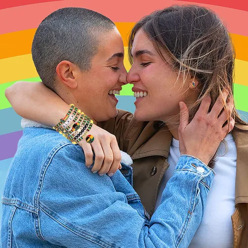 Miniatura 8 de Juego de pulseras de playa para mujer Pulseras de amistad con arco iris apilables, pulseras de arcilla Heishi, pulseras elásticas hechas a mano