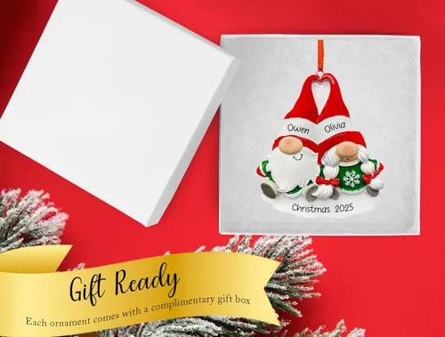 Miniatura 3 de Adorno personalizado de nuestra primera Navidad juntos 2026 Decoración personalizada para árbol de Navidad de pareja de gnomos Nombre