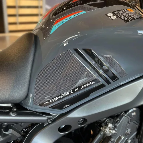 Resin Bike Adhesivos 3D para motocicleta compatibles con Yamaha MT-09 2022. Protectores laterales del tanque contra impactos y arañazos. Par de