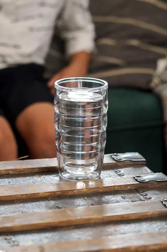 Miniatura 12 de Taza de viaje Tervis de doble pared transparente y colorida con tapa fabricada en Estados Unidos mantiene las bebidas frías y calientes, 16 onzas