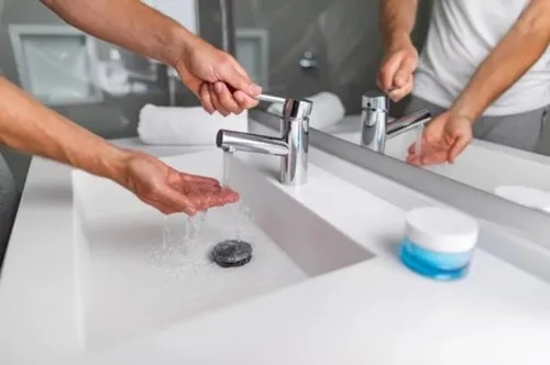 Miniatura 3 de 5th Ave - Desagüe desplegable para lavabo de baño con cesta colador, atrapa el cabello, antiobstrucciones, tapón de drenaje fácil de desplegar