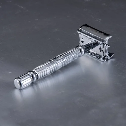 Miniatura 4 de VIKINGS BLADE Maquinilla de afeitar de seguridad de doble filo para hombres + 5 cuchillas de acero suecas + estuche de lujo. Mango largo. Suave