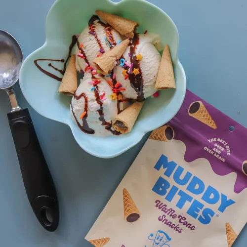 Miniatura 3 de Muddy Bites - Chocolate Oscuro - Bocados de Cono de Waffle Rellenos Tamaño Bocado para Aperitivo o Postre Hechos con Azúcar de Caña, Kosher