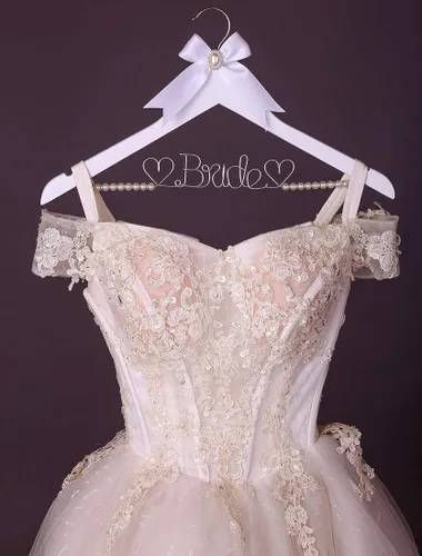 Miniatura 4 de Colgador de vestido de novia de madera maciza blanca con letras de alambre para novia, regalo de fiesta de boda